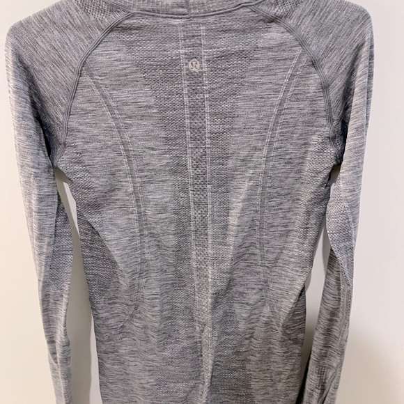 heathered grey lululemon long sleeve swiftly tech size 6!! - Picture 3 of 3